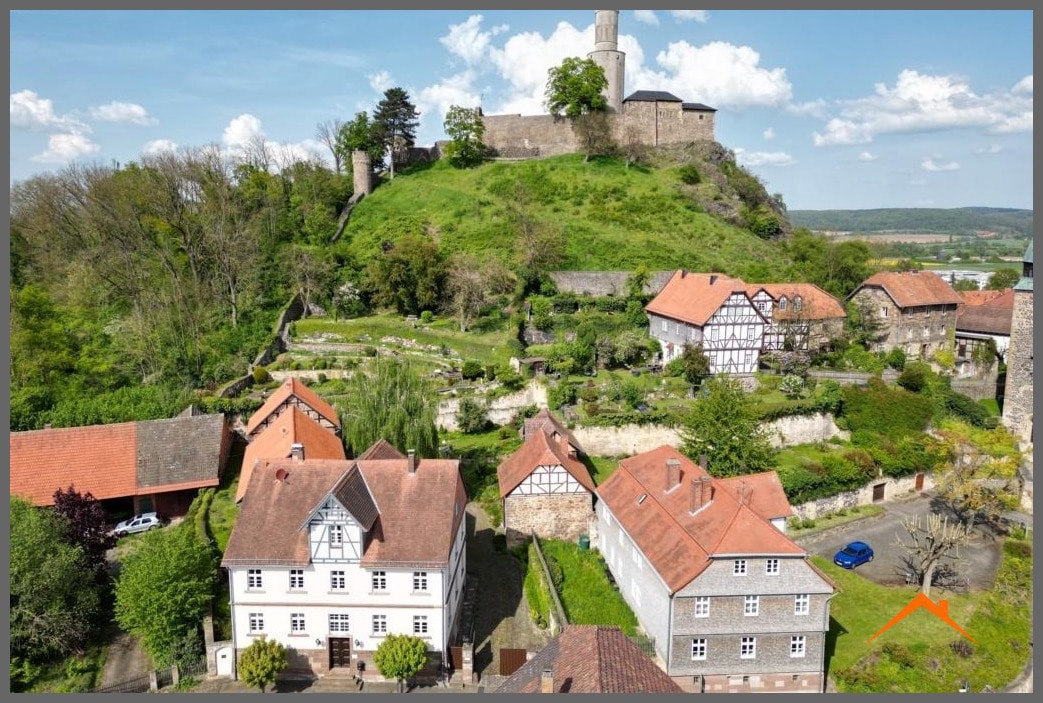 Außenansicht mit Burgblick