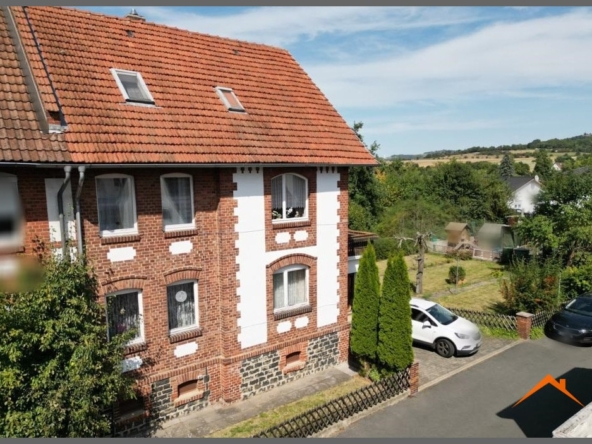 Objektansicht m. Garten