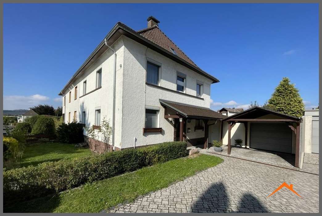 Aussenansicht mit Garage