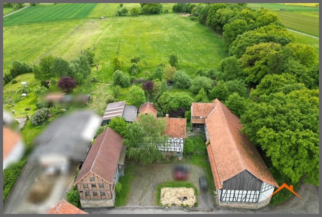 Gesamtansicht inkl. Grundstück