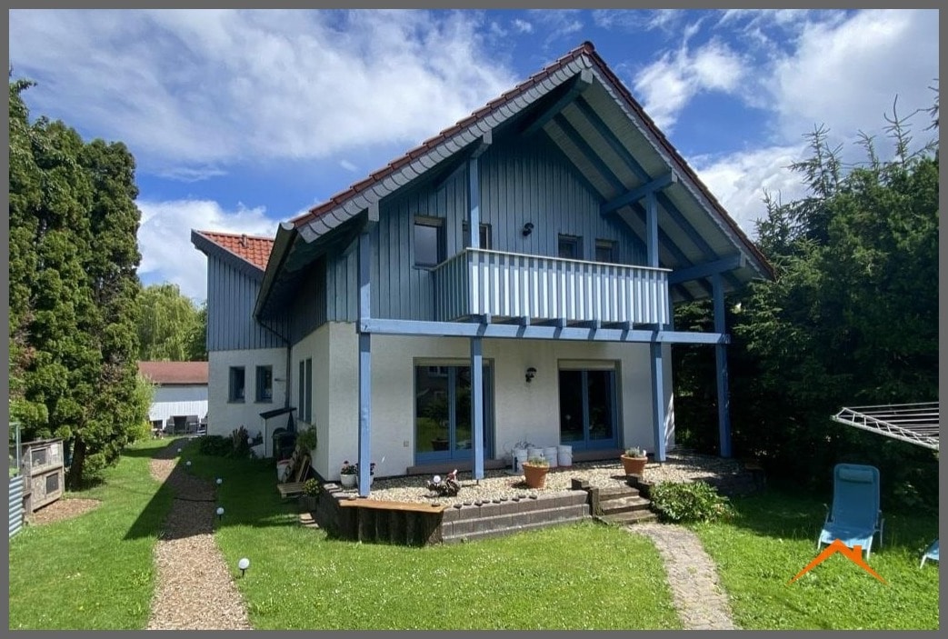 Terrasse an Gebäuderückseite
